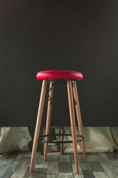 Tabouret avec assise en cuir